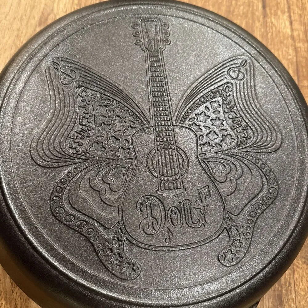 🦋 LODGE~DOLLY PARTON~CAST IRON SKILLET PAN 10.25